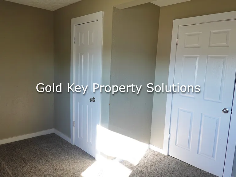 2233 E Lynn Street — Photo 21