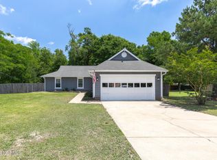 212 Natalie Ln, Hubert, NC 28539