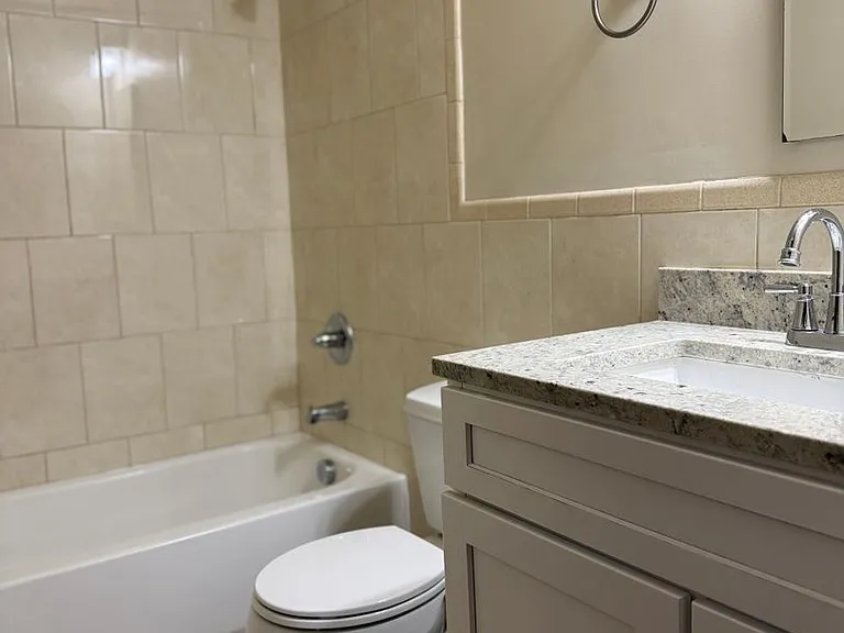 Embassy Square Apartments — Photo 46