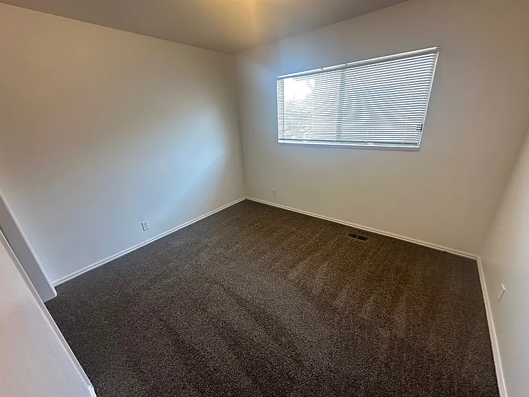 872 N University Ave #5 — Photo 2