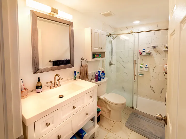 Lower Level Full Bath