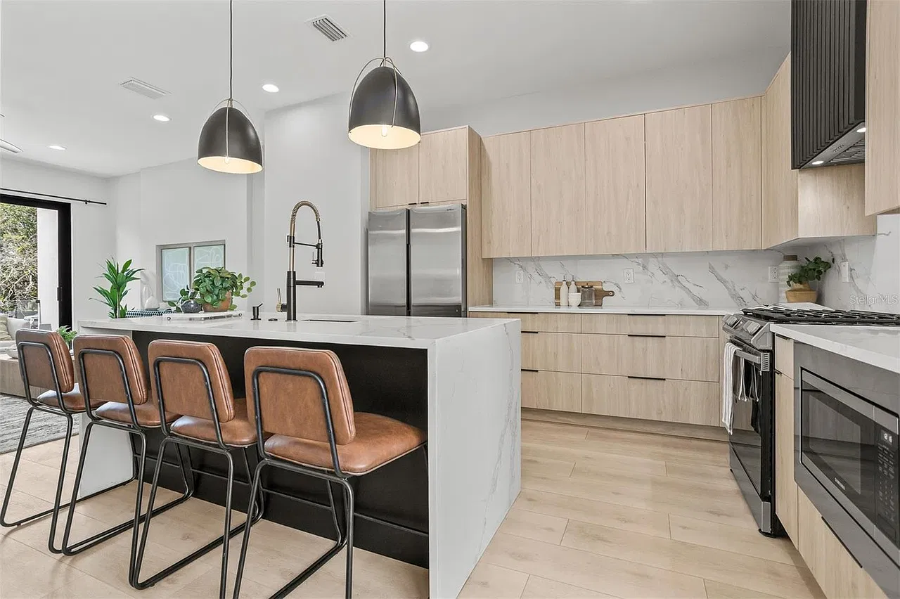 607 W Euclid Ave — Photo 4