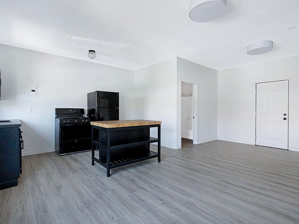2nd image of 4521 W Sunset Blvd #10A