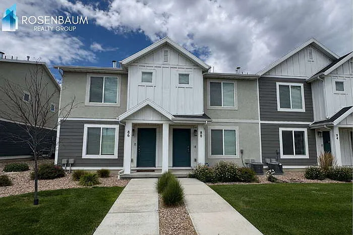 3 bed, 2.0 bath, 1323 sqft, $1,945 — Photo 3