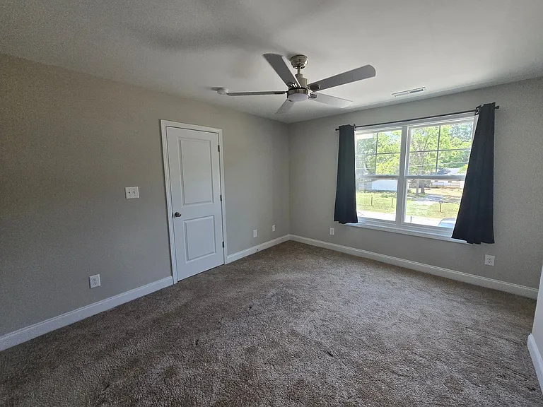 916 Stevens St — Photo 4