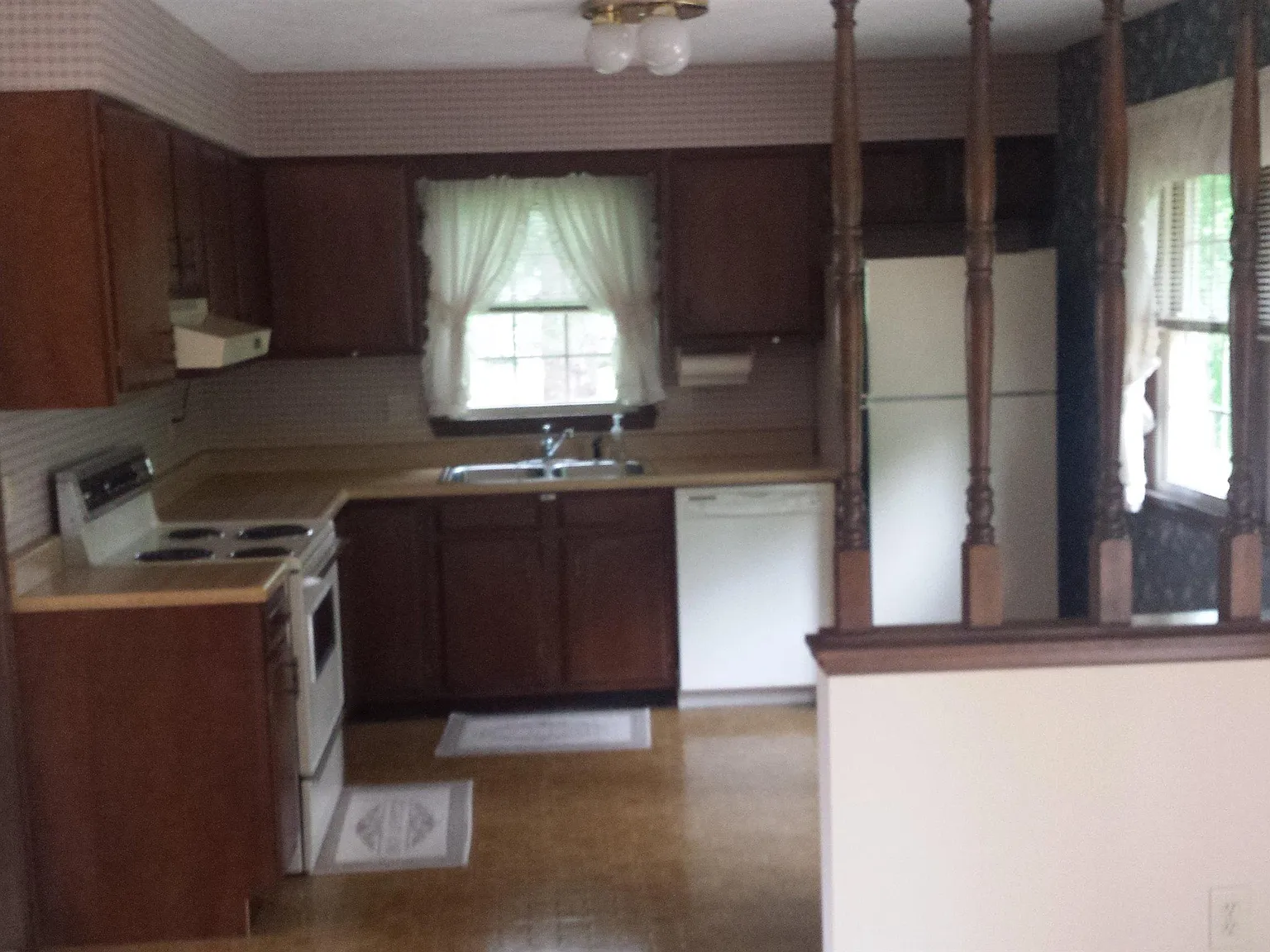 3 bed, 2.0 bath, 1410 sqft, $2,100 — Photo 4