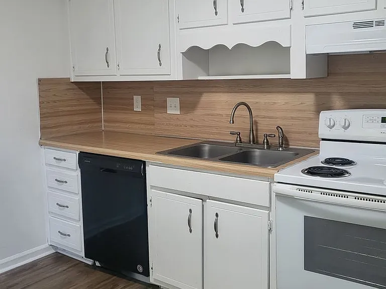 Southgate Way - 3540 Ranch — Photo 2