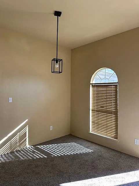3 bed, 1324 sqft, $1,800 — Photo 2