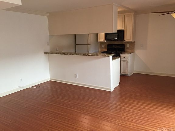 3rd image of 7035 Woodley Ave Unit 118