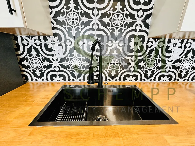 518 Camp St #520 — Photo 9