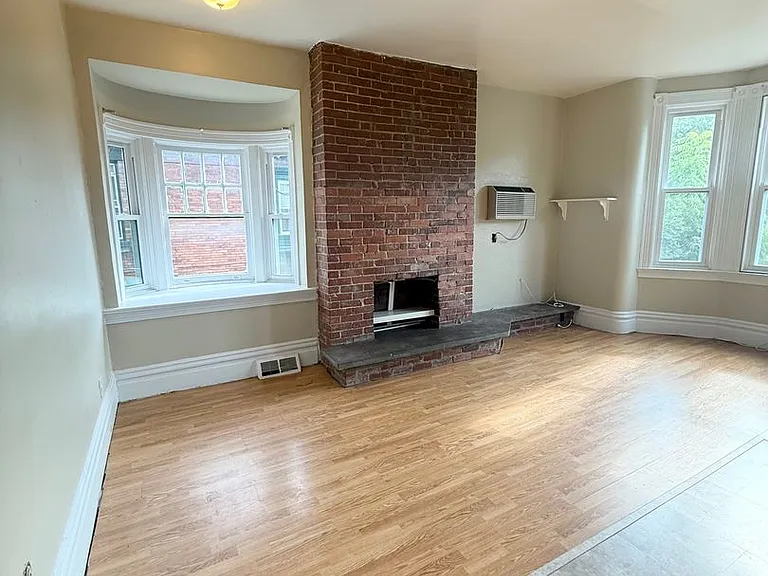 342 S Graham St #3 — Photo 2