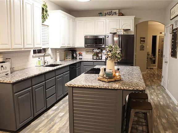3rd image of 1430 Lauren Ln