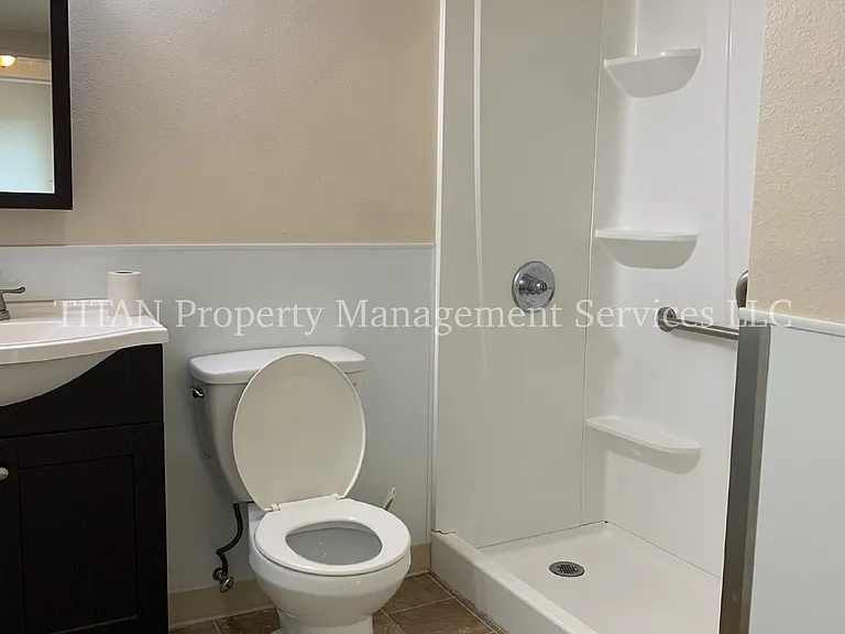 798 Bridge St E — Photo 10