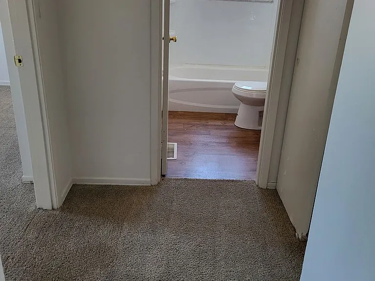 Yorktowne Apartments — Photo 6
