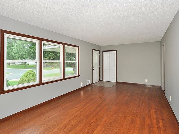 4th image of 4416 75th Ave N