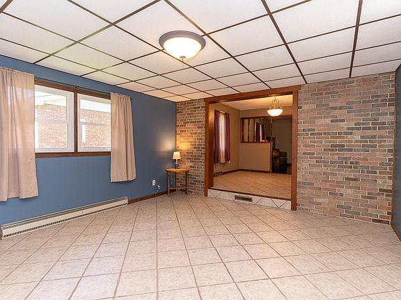 4th image of 302 Circle Dr