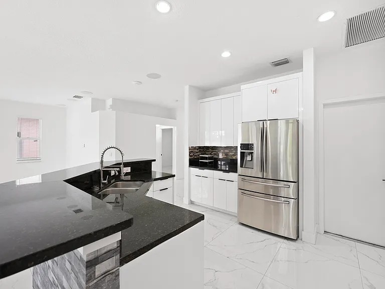 1209 Olympic Cir — Photo 20