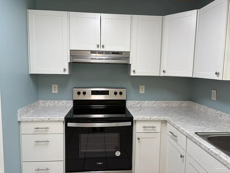 3255 Maplewood Dr — Photo 6