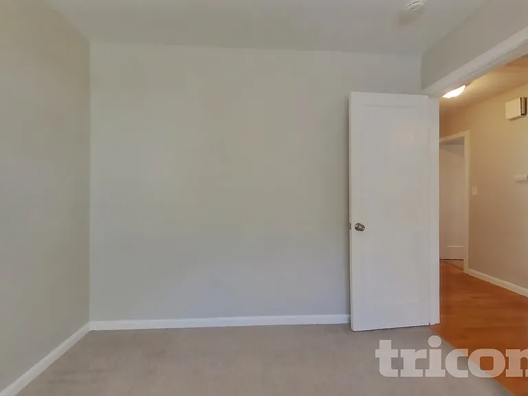 463 Park Ave — Photo 9