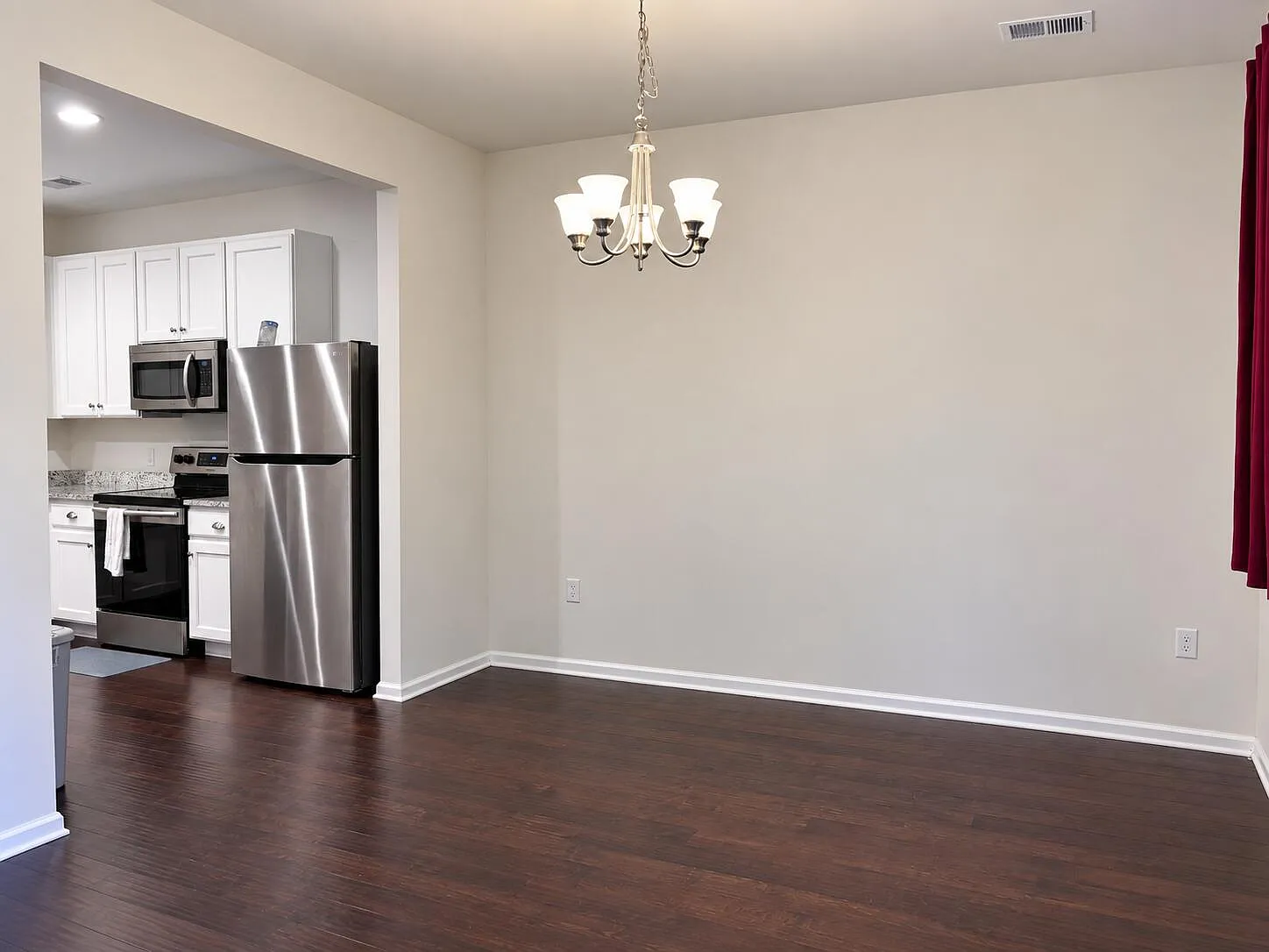 3 bed, 2.5 bath, 1585 sqft, $1,900 — Photo 2