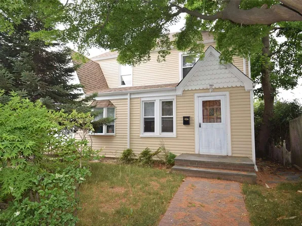 7 Van Nostrand Court, Little Neck, NY 11362