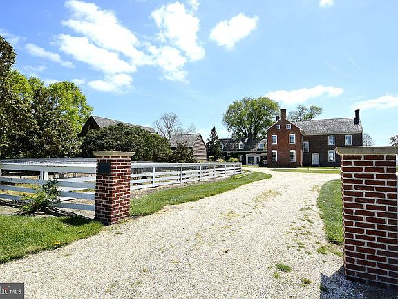 3rd image of 10373 Locust Point Rd