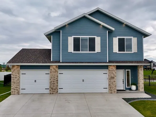 1025 Ashley Dr W, West Fargo, ND 58078