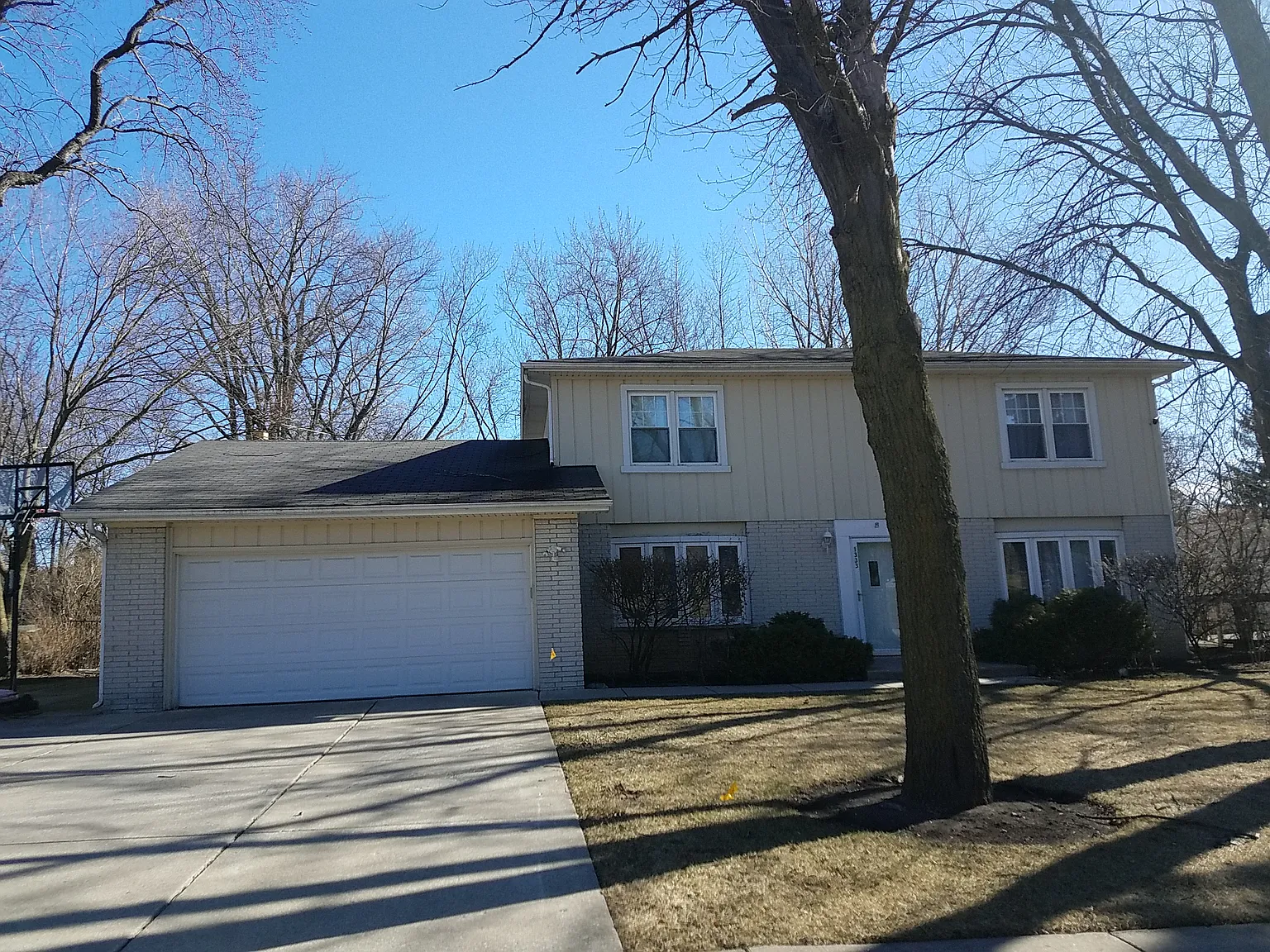 1333 Landwehr Rd photo 1