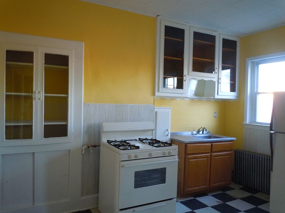 2nd image of 6 McAdoo Ave #01