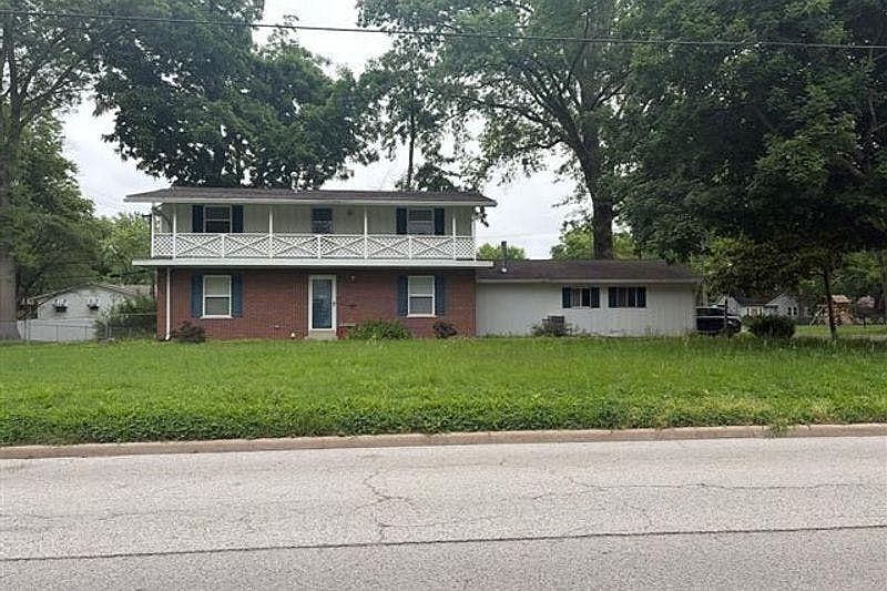 1st image of 202 N 6th St