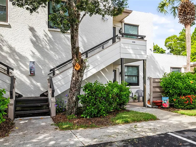 440 Palm Tree Dr — Photo 1