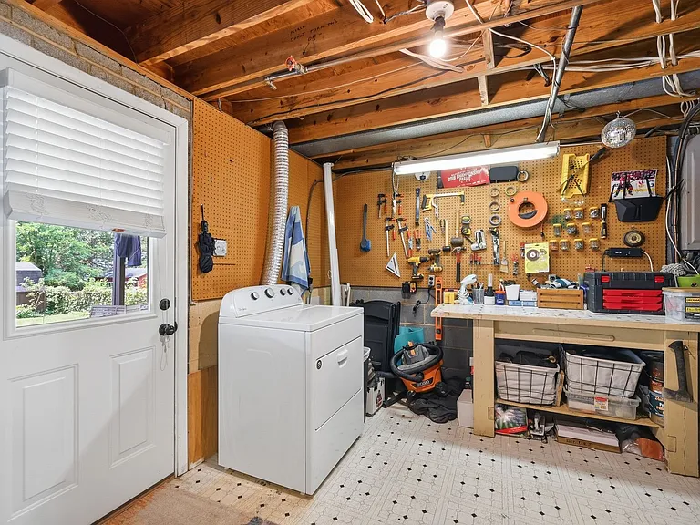 6426 Carriage Dr — Photo 40