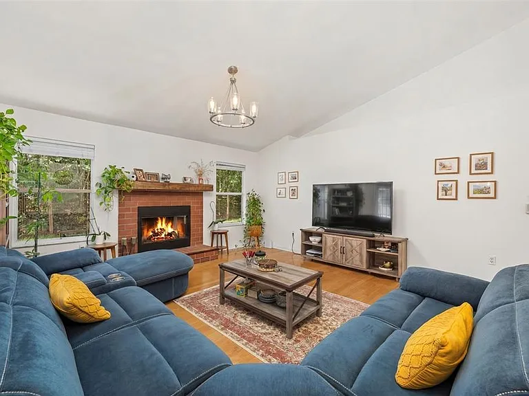 8725 NW 9th Pl — Photo 3