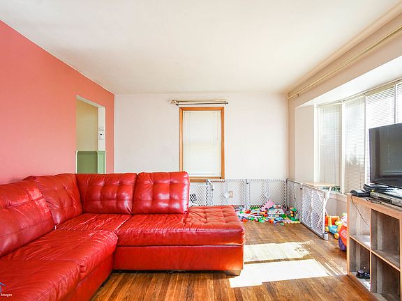 2nd image of 1531 Wentworth Ave