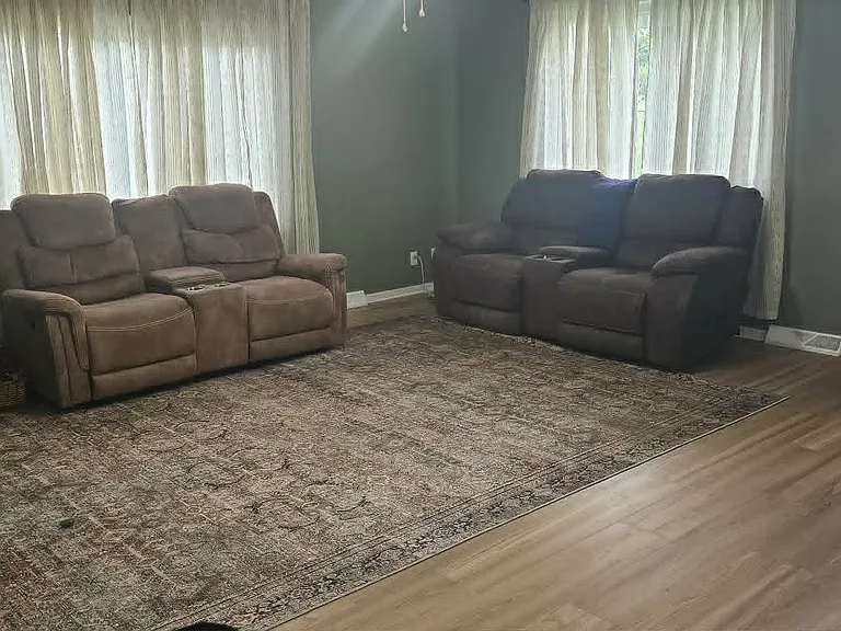 1074 Lakeshore Dr W — Photo 5
