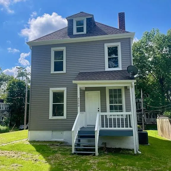 3303 Oxford Ave — Photo 1