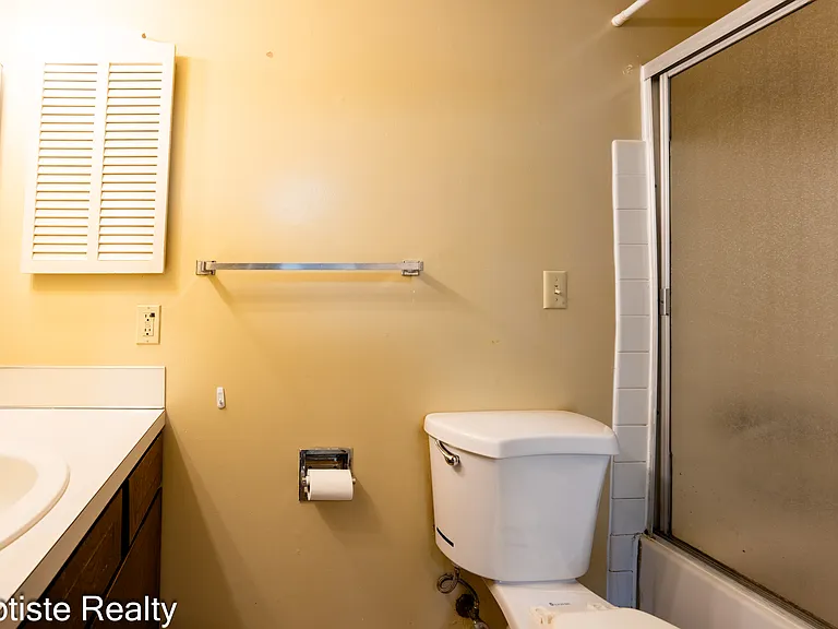11012 NE 68th St #513 — Photo 13