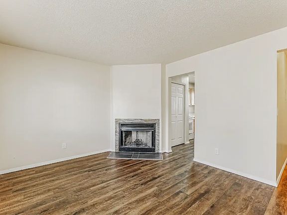4th image of 567-579 Winnie Way #575