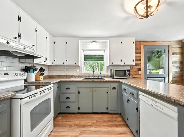 1157 Riverside Drive, Vassalboro, ME 04989
