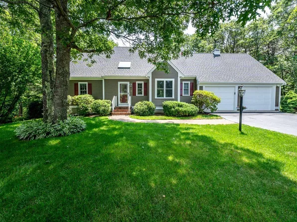 13 Nelson Circle, Mashpee, MA 02649