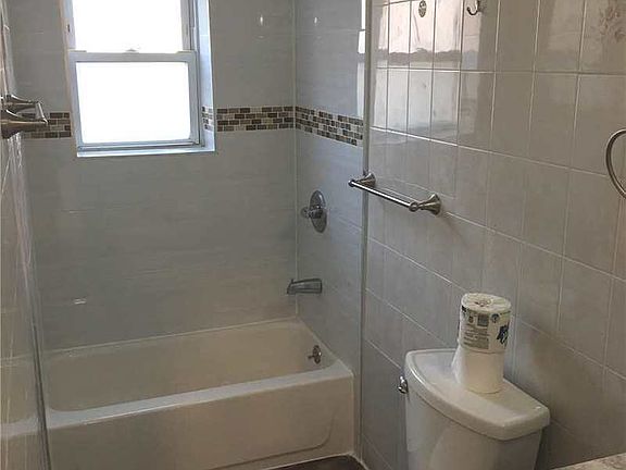 3rd image of 3117 Linden Pl #2