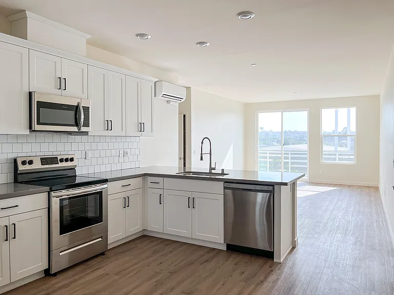 310 N Palm Ave #203 — Photo 3