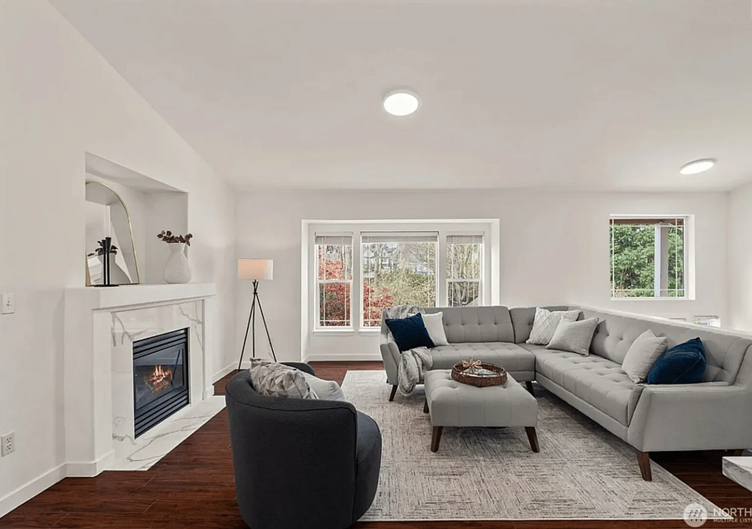 Furnished Updated Lynwood Home Away From Home Getaway — Photo 3