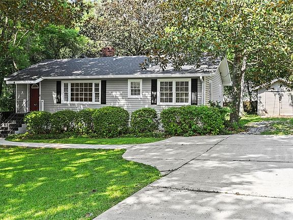 5th image of 1009 Pinewood Dr W