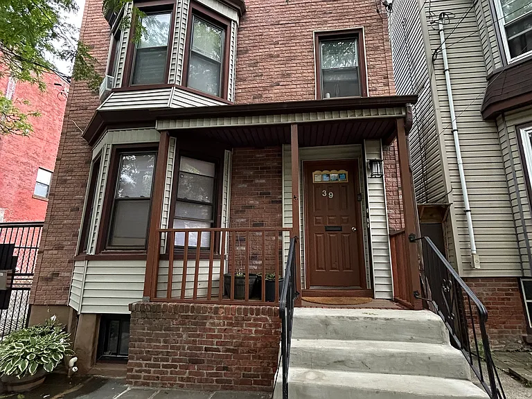 39 Burnet St #1 — Photo 6