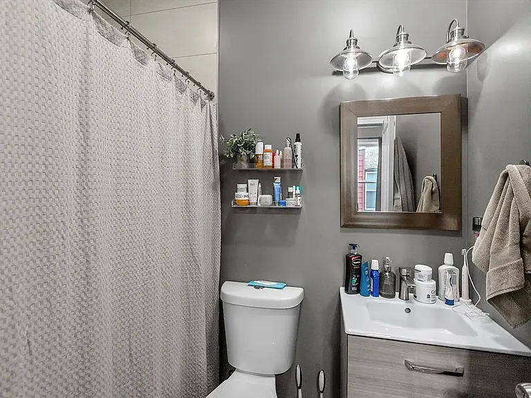 2418 W Medill Ave #2 — Photo 8