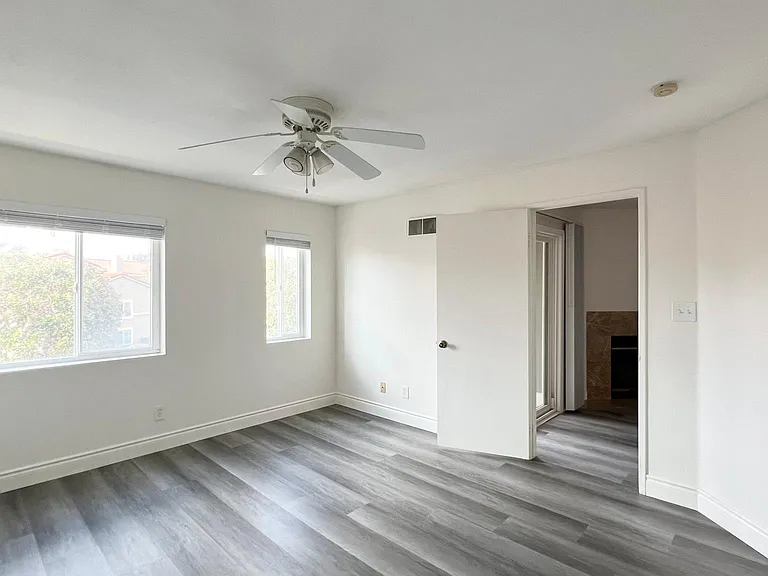 7405 Charmant Dr #2112 — Photo 18