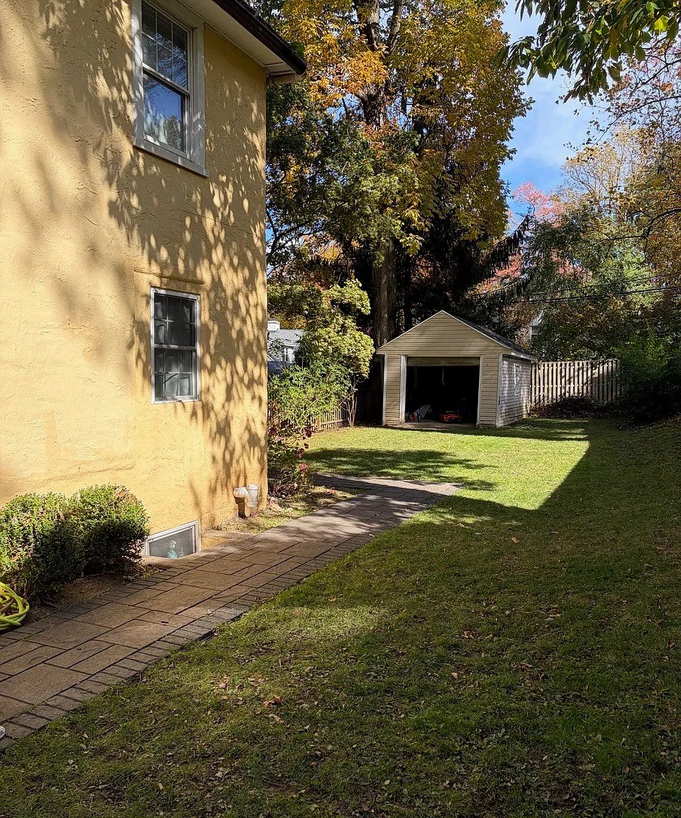 129 Biddle Rd — Photo 2