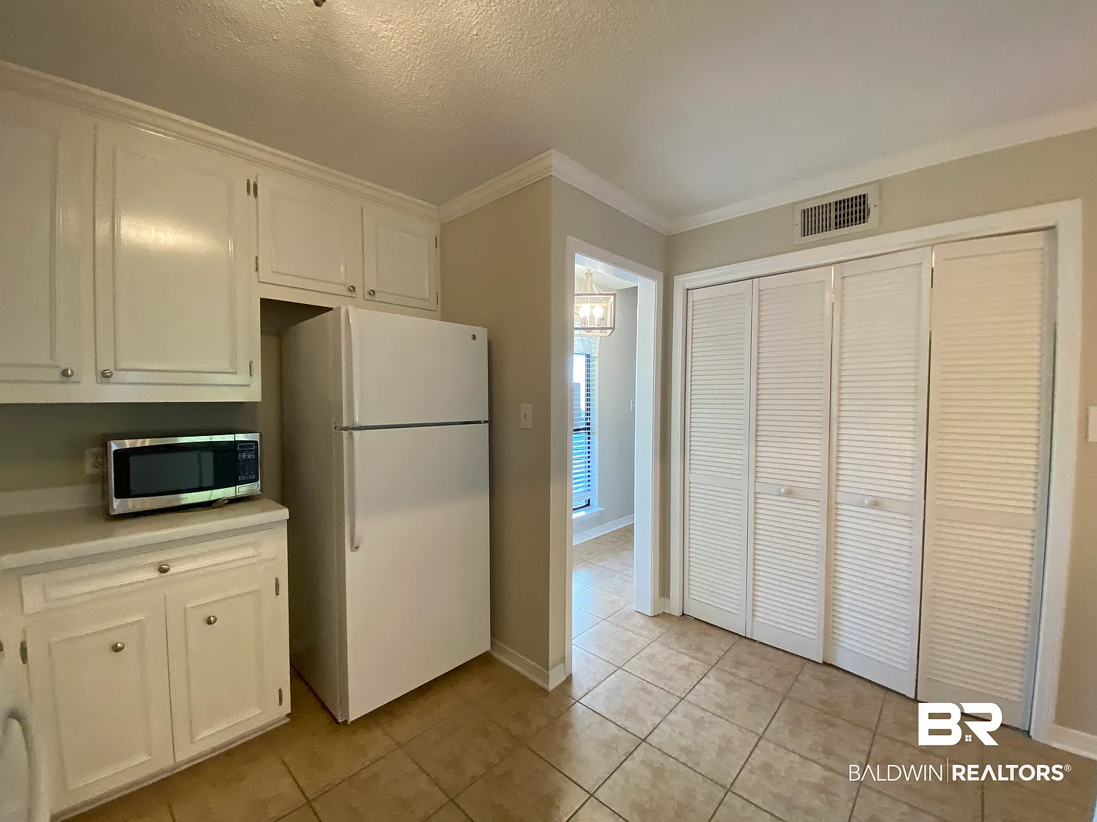 2 bed, 1.0 bath, 1197 sqft, $1,320 — Photo 4
