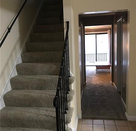 3rd image of 426 Edgetree Ln